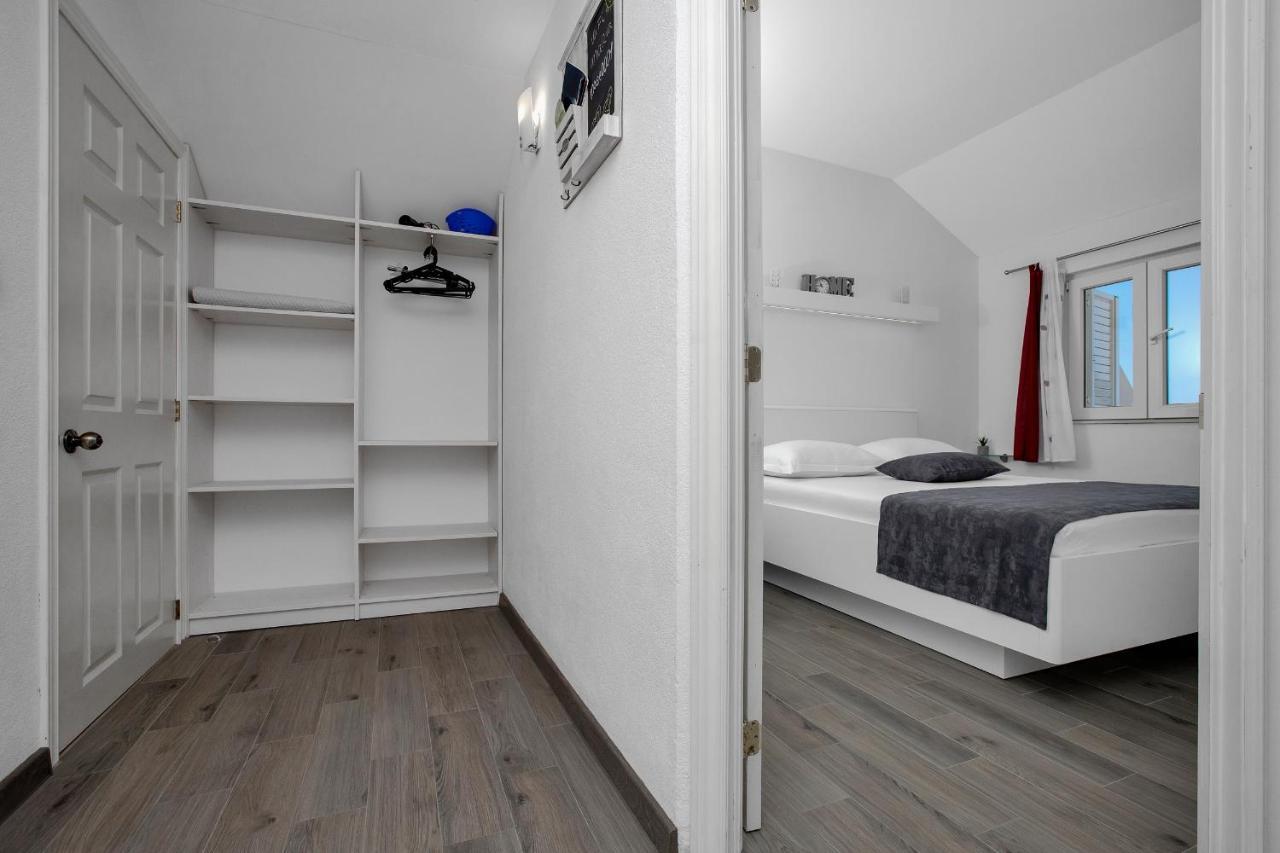 Apartments By The Sea Drasnice, Makarska - 2581 Exterior foto